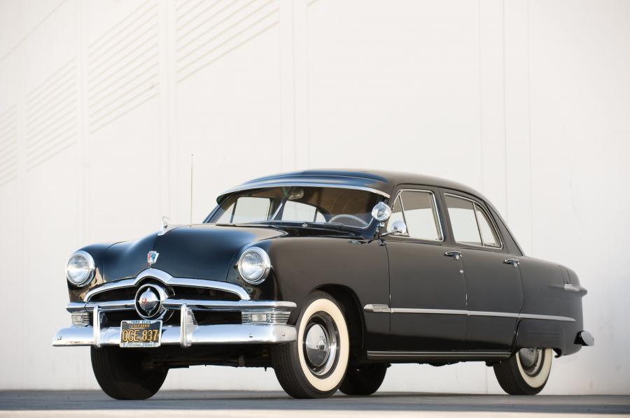 Ford Custom DeLuxe Fordor Sedan '1950